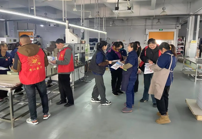 黃山長運:黃山市汽車客運總站春運地推活動走進高新工業(yè)園區(qū)