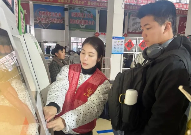 用行動詮釋擔(dān)當(dāng) 保障旅客安全出行