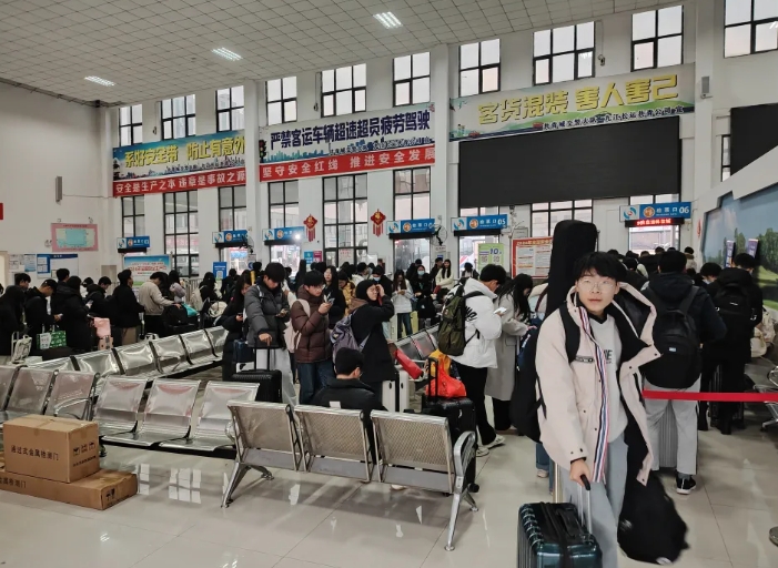 九江長(zhǎng)運(yùn):共青公司護(hù)航旅客出行