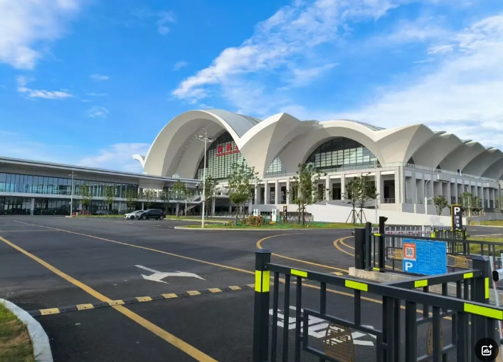 南昌日?qǐng)?bào)、江南都市報(bào)、江西工人報(bào)聚焦江西長(zhǎng)運(yùn)