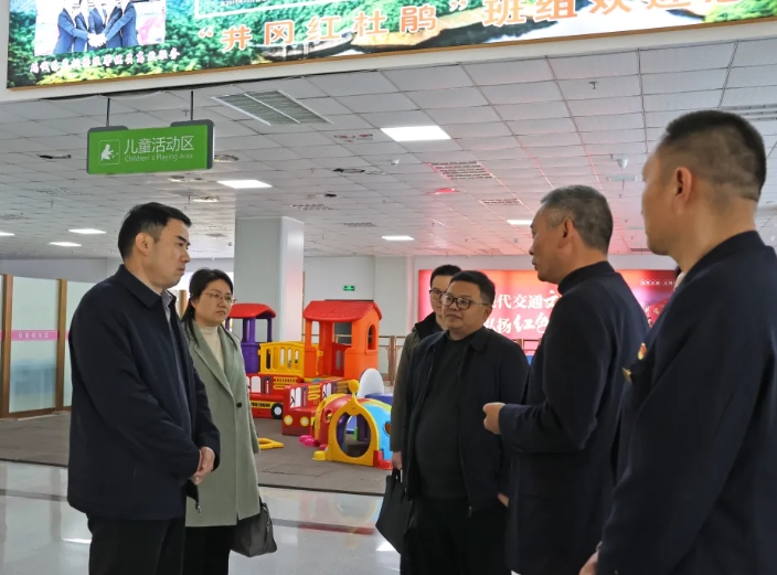 吉安公司:江西省綜合交通運輸發(fā)展研究中心、省交通工會領(lǐng)導(dǎo)調(diào)研井岡紅杜鵑班組建設(shè)情況