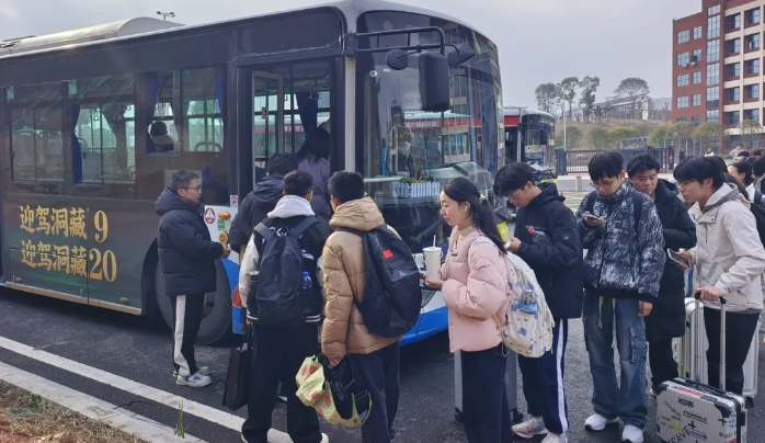 新余公交:開通公交專線 助力學(xué)生平安回家