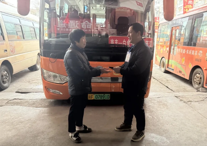 撫州長運(yùn):公交司機(jī)暖心歸還手機(jī) 守護(hù)乘客珍貴回憶
