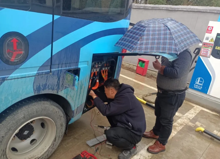 九江長運緊急馳援 三小時修復故障電車