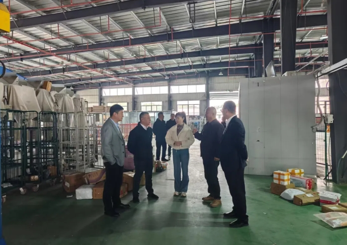 李偉、占梁調(diào)研九江長運(yùn)