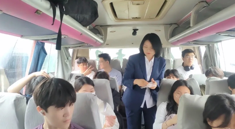 上饒汽運(yùn)：“五一”歸途 “蘭精靈”暖心守護(hù)