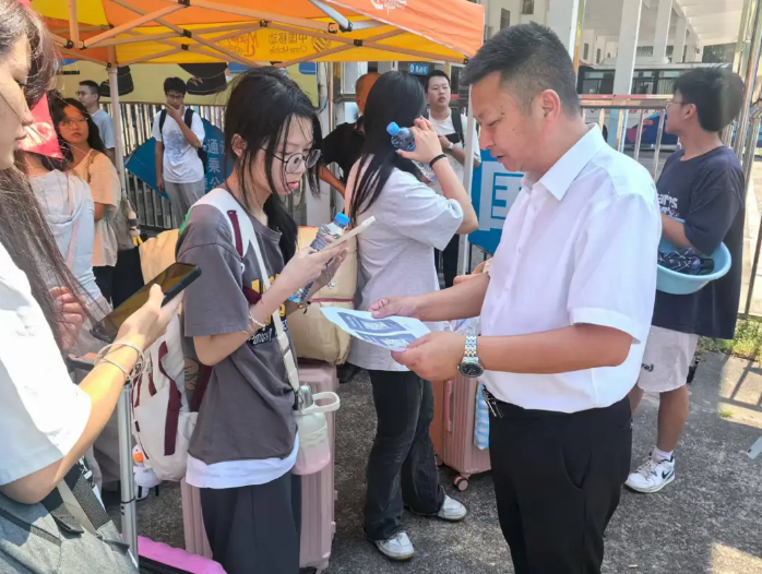 撫州長(zhǎng)運(yùn)：“校園直通車(chē)”護(hù)航新生，便民服務(wù)暖人心