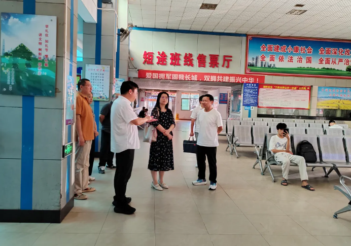 贛州市交通運(yùn)輸發(fā)展中心領(lǐng)導(dǎo)檢查贛州方通“雙節(jié)”運(yùn)輸保障工作