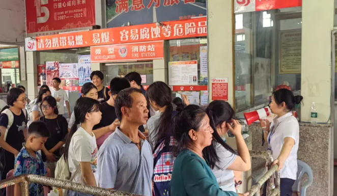 撫州長(zhǎng)運(yùn)：全力保障學(xué)子與市民國(guó)慶中秋雙節(jié)出行