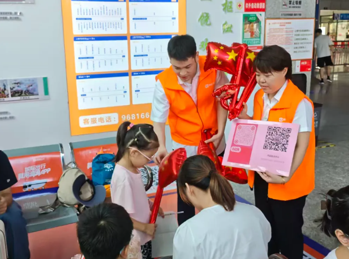 上饒汽運(yùn)：“關(guān)注有禮” 暖心服務(wù)獲旅客點(diǎn)贊