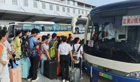 撫州長(zhǎng)運(yùn)客運(yùn)中心創(chuàng)新舉措點(diǎn)亮平安團(tuán)圓路