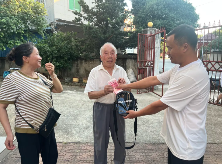 景德鎮(zhèn)長運(yùn)：3900元現(xiàn)金 當(dāng)天下午找到失主