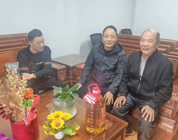 浮梁公交持續(xù)開(kāi)展駕駛員家訪活動(dòng)