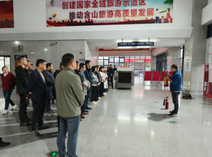 馬鞍山長客：含山長運開展2025年下半年消防應(yīng)急演練培訓(xùn)