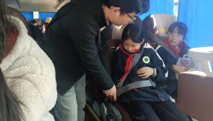 馬鞍山長客：含山長運護航學子秋日研學